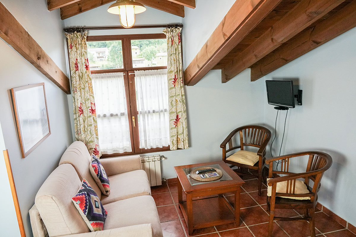 apartamento-salón-cangas onís salón apartamento abuhardillado