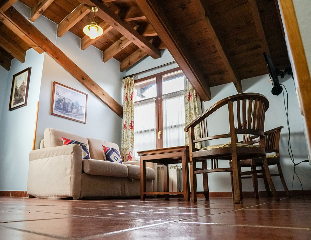 apartamento-rural-salón-picos de europa apartamento salón abuhardillado
