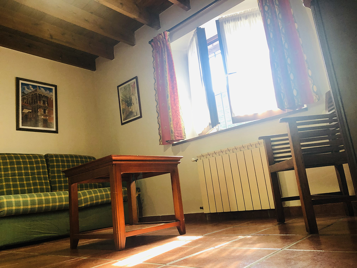 salon-apartamento-tiatordos-1200-900 salon apartamento 3 personas